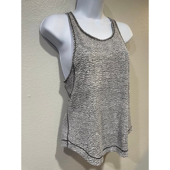 Lululemon tank top size 2 - Picture 9 of 9